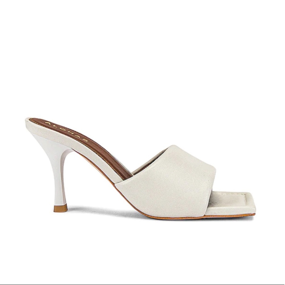 ALOHAS PUFFY WHITE MULES